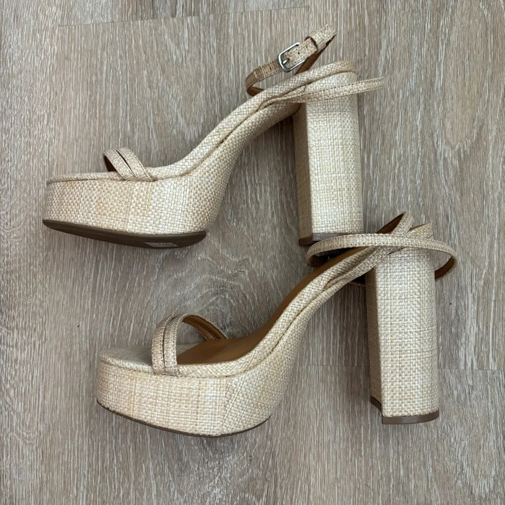 NWOB Lulu’s Brocktan Platform‎ Sandals